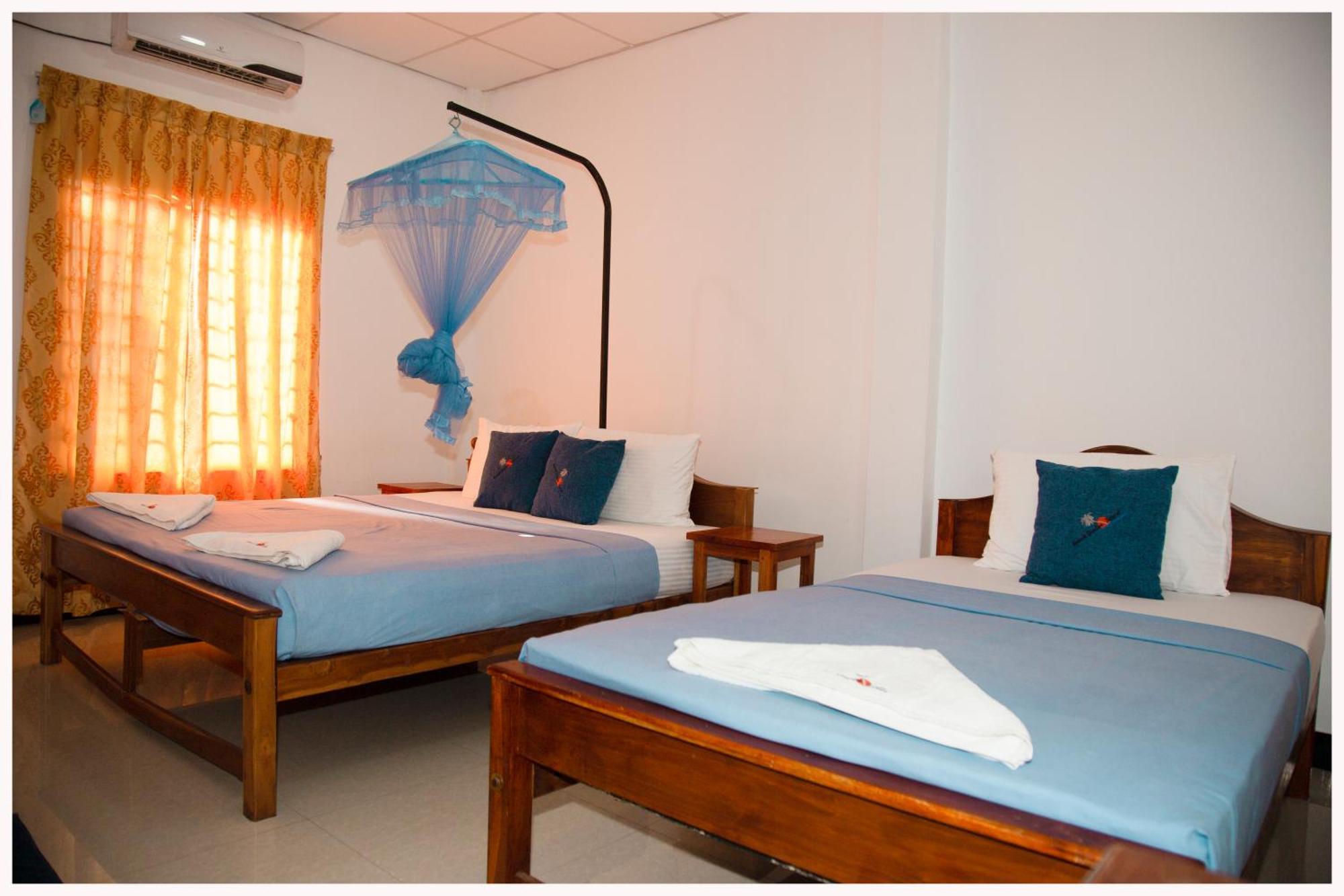 French Garden Resort Uppuveli Bagian luar foto