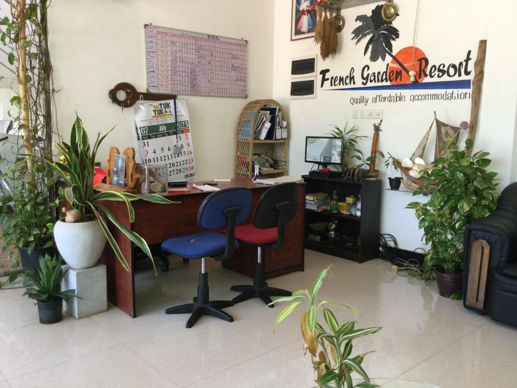 French Garden Resort Uppuveli Bagian luar foto