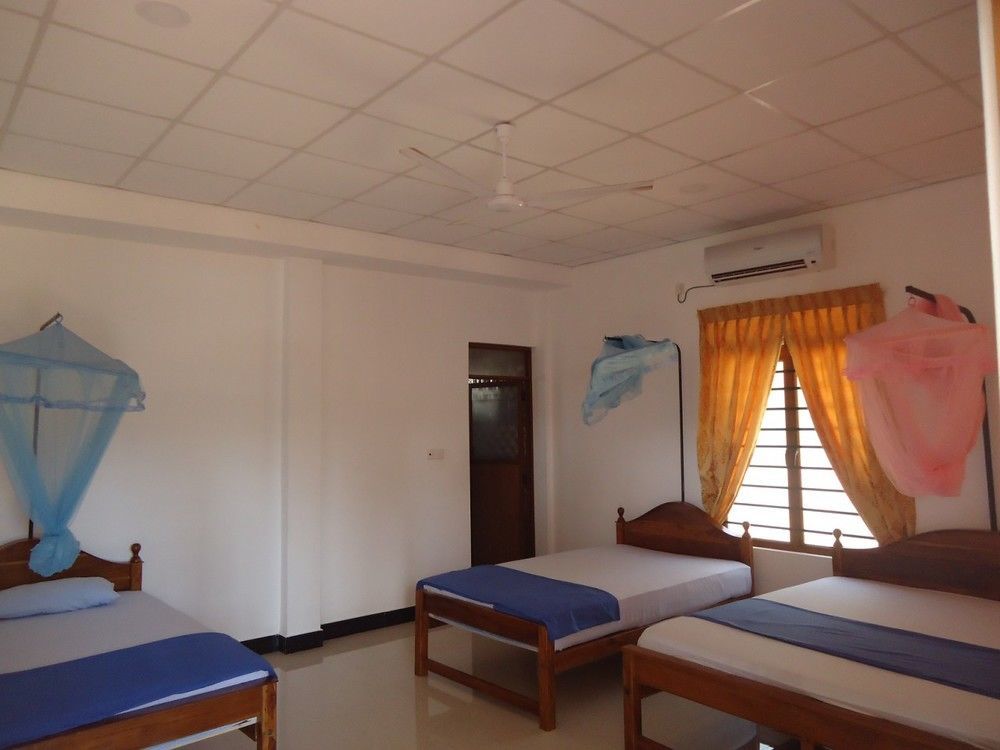French Garden Resort Uppuveli Bagian luar foto