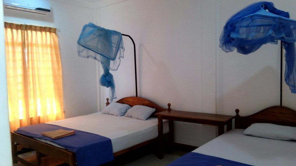 French Garden Resort Uppuveli Bagian luar foto