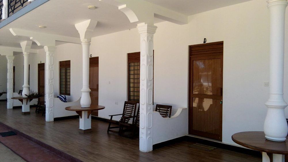 French Garden Resort Uppuveli Bagian luar foto