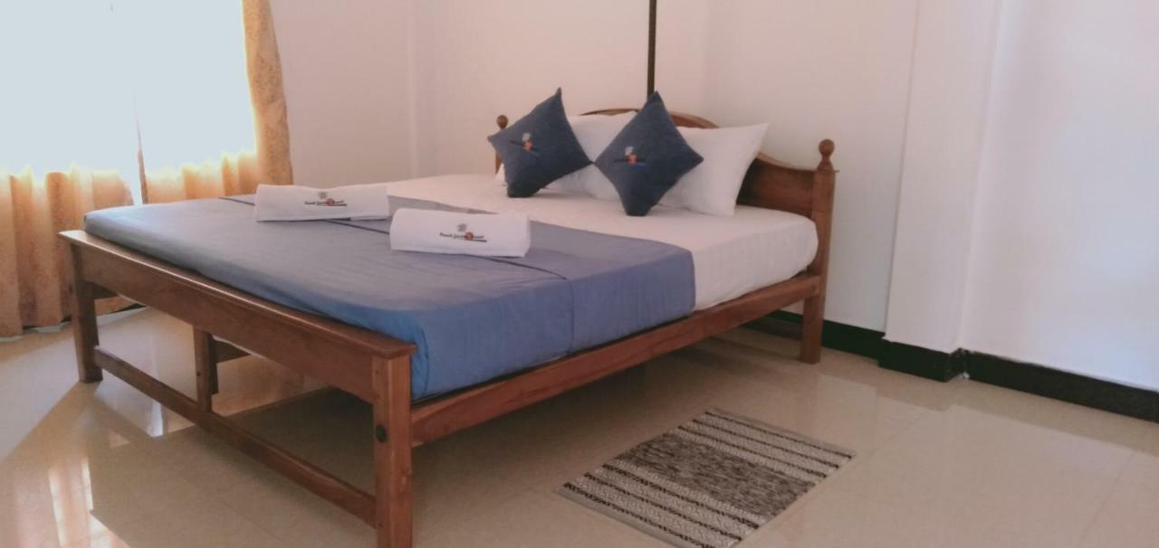 French Garden Resort Uppuveli Bagian luar foto