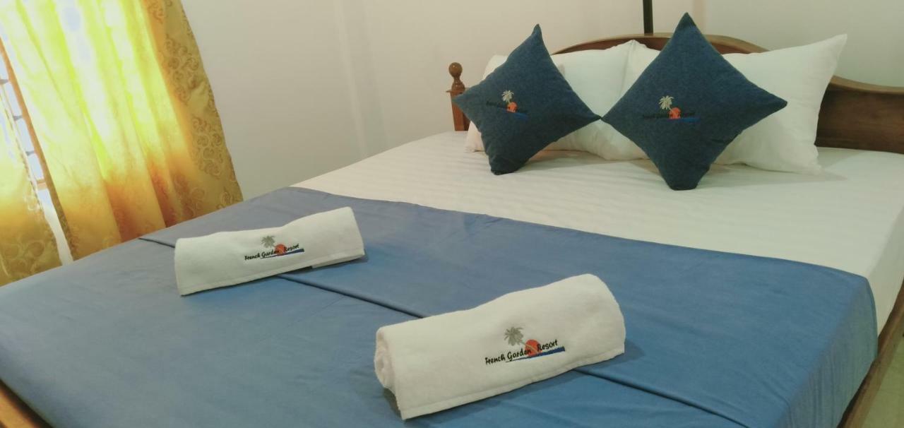 French Garden Resort Uppuveli Bagian luar foto