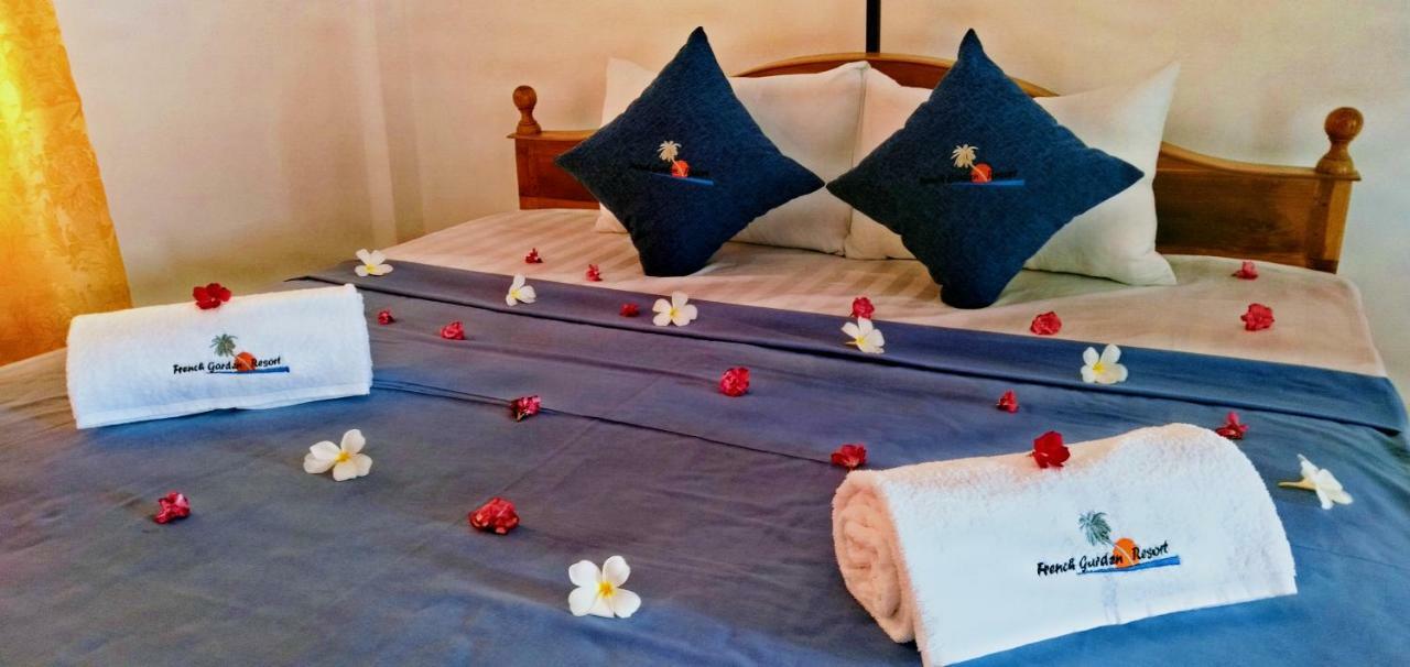 French Garden Resort Uppuveli Bagian luar foto