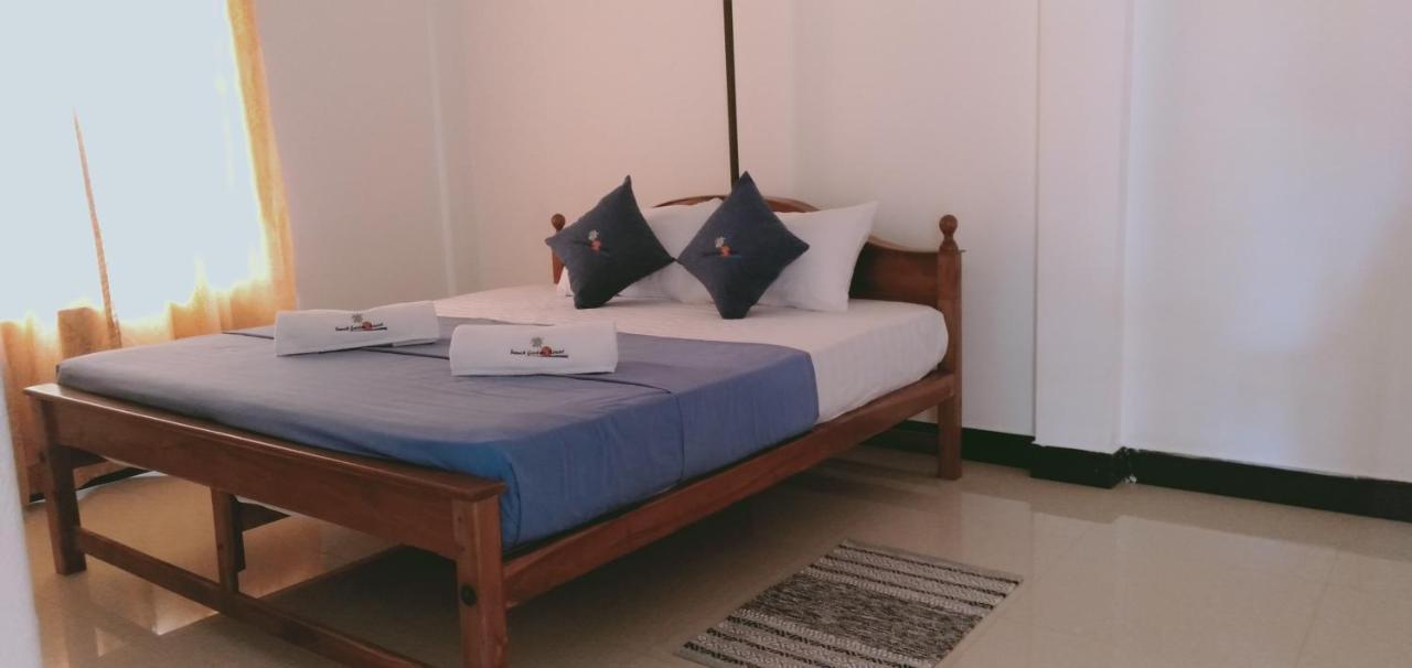 French Garden Resort Uppuveli Bagian luar foto